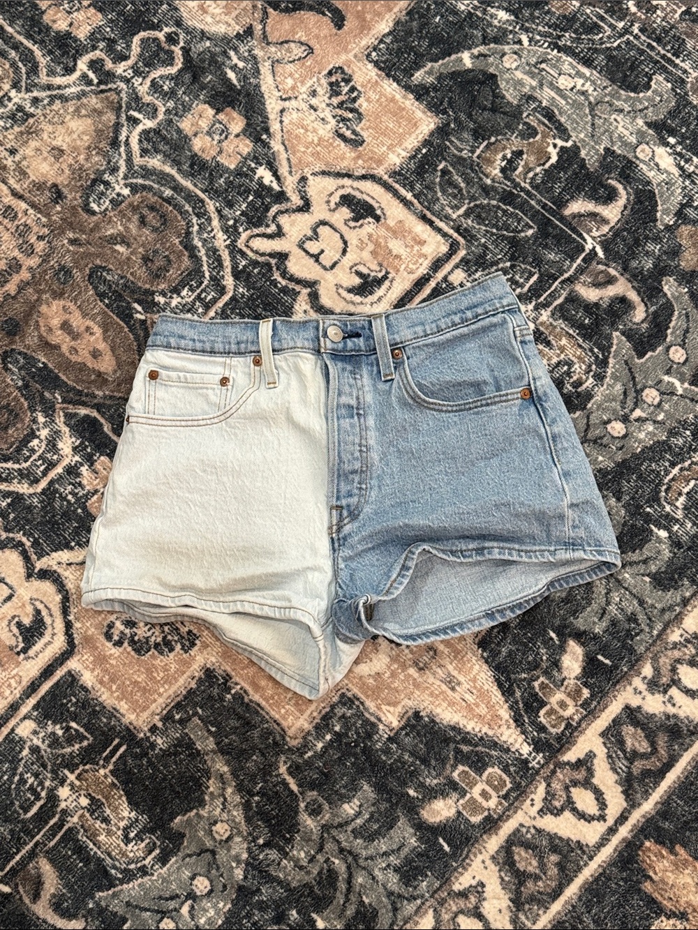 Two-Tone Levi’s High Rise Jean Shorts - Picture 2 of 8